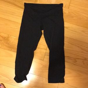 Lululemon 3/4 Cropped pants